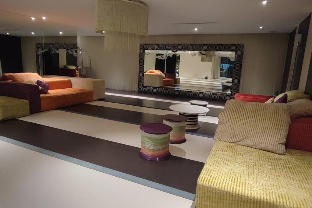 Aveline Suites Elite Rockwell View Acqua Private Residences Near Rockwell Makati มะนิลา ภายนอก รูปภาพ