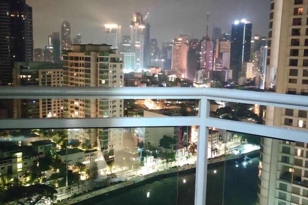 Aveline Suites Elite Rockwell View Acqua Private Residences Near Rockwell Makati มะนิลา ภายนอก รูปภาพ