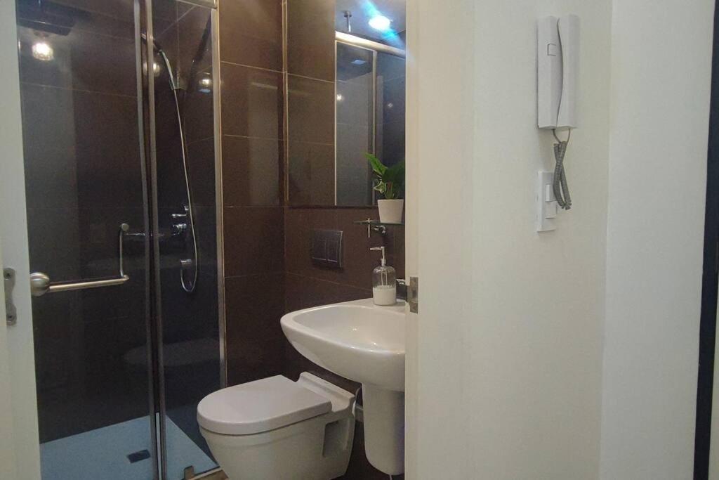 Aveline Suites Elite Rockwell View Acqua Private Residences Near Rockwell Makati มะนิลา ภายนอก รูปภาพ